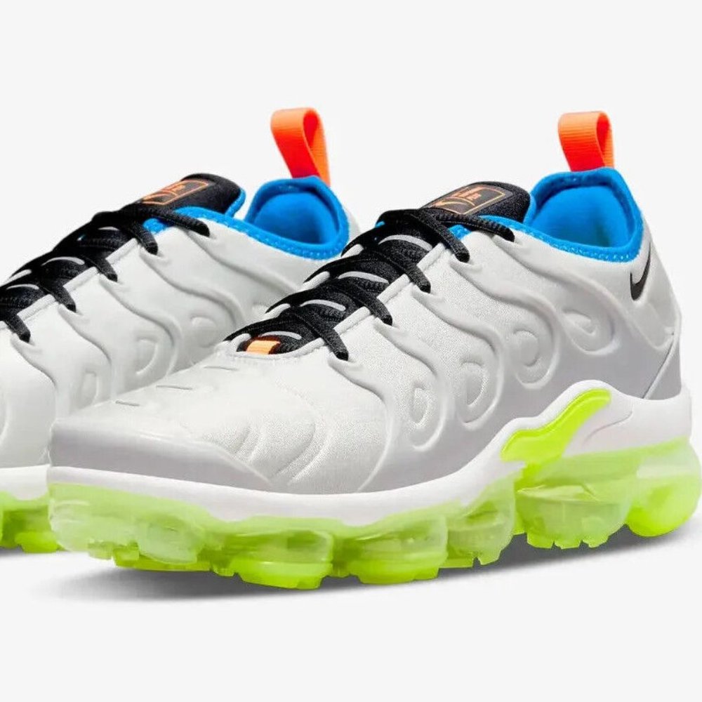 Nike Air Vapormax Plus Photon Dust Womens Size 7.5 White Volt Black DQ4695-001